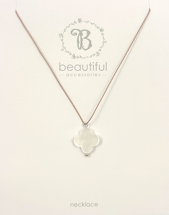 NECKLACE MOTHER OF PEARL FLEUR ON SILK