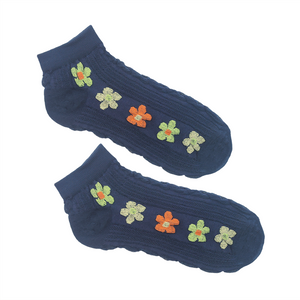 SOCKS DAISIES ON NAVY BLUE